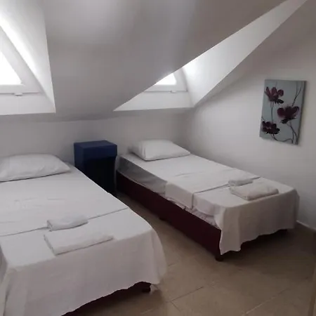 Golden Gate Otel B&B *
